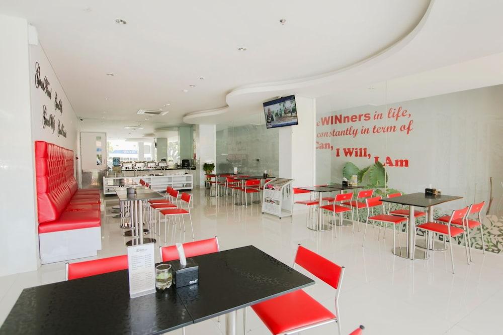 The Win Hotel Surabaya Exterior photo