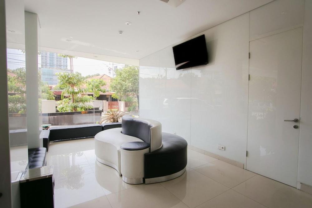 The Win Hotel Surabaya Exterior photo