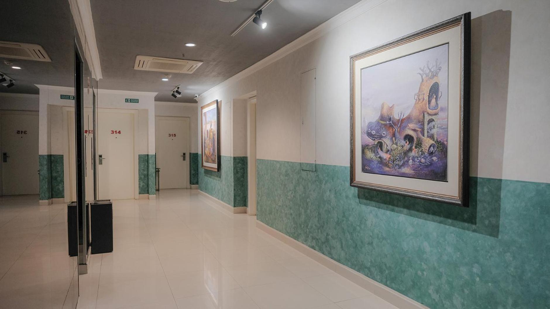 The Win Hotel Surabaya Exterior photo