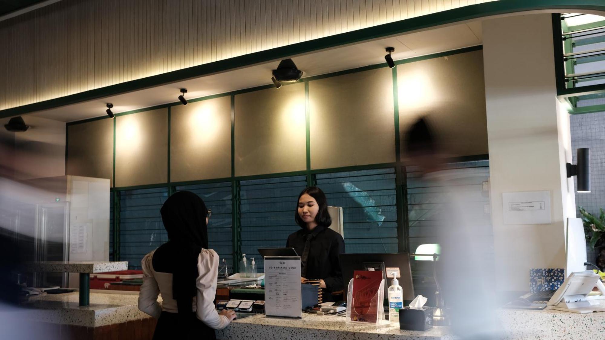 The Win Hotel Surabaya Exterior photo