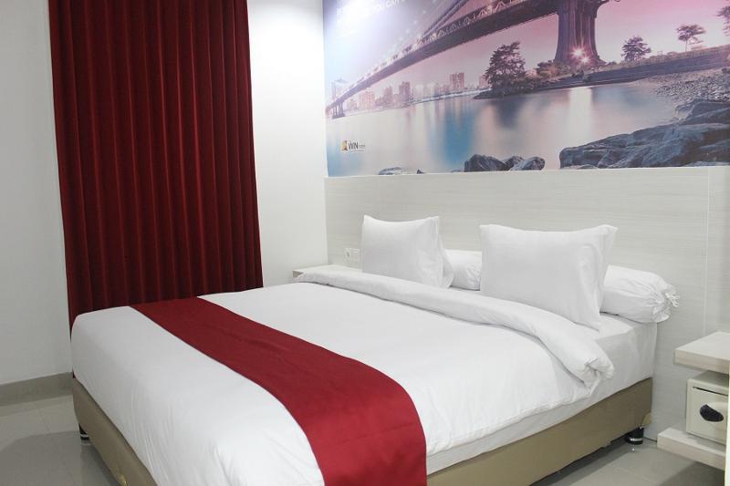 The Win Hotel Surabaya Exterior photo