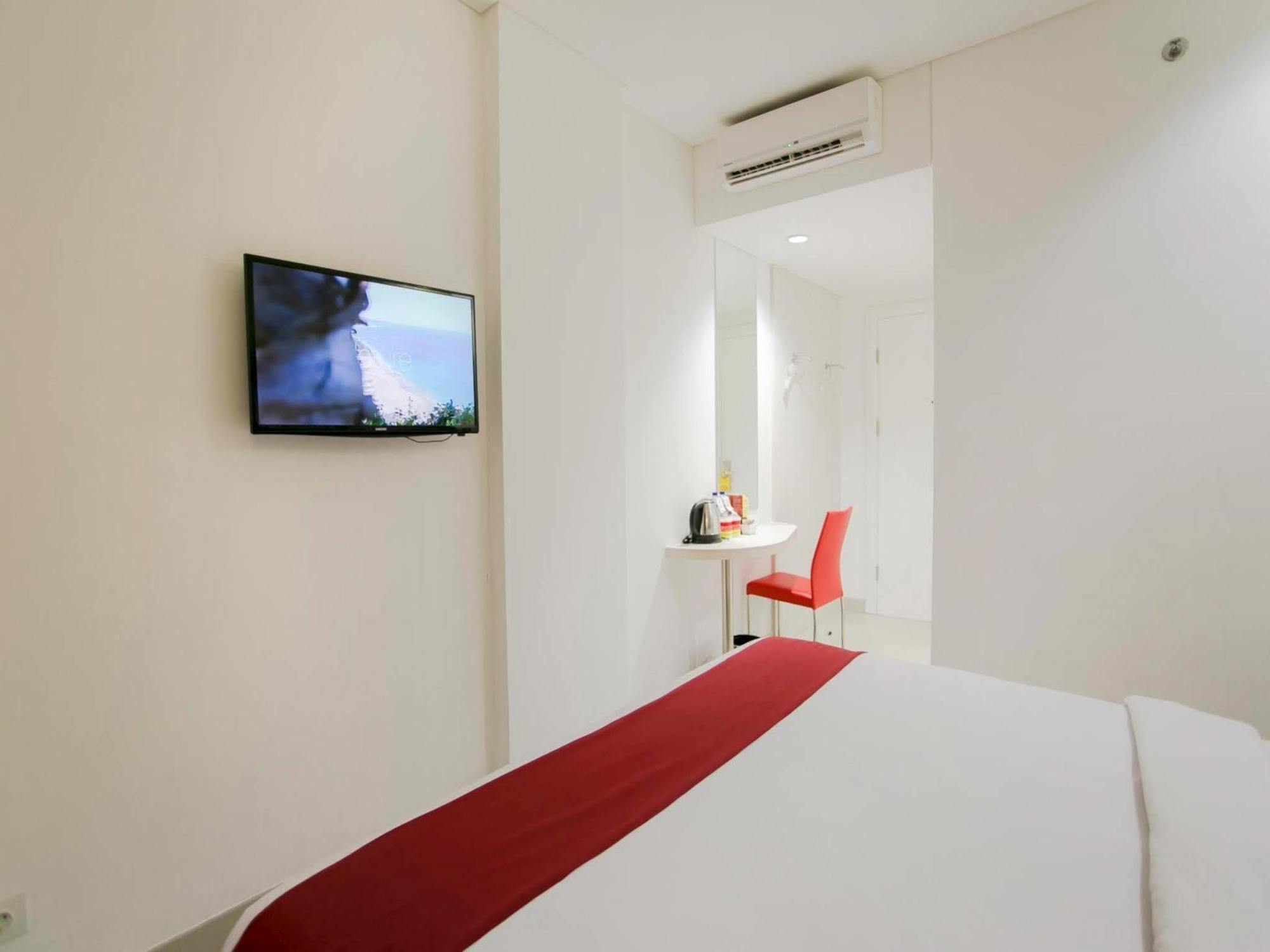 The Win Hotel Surabaya Exterior photo