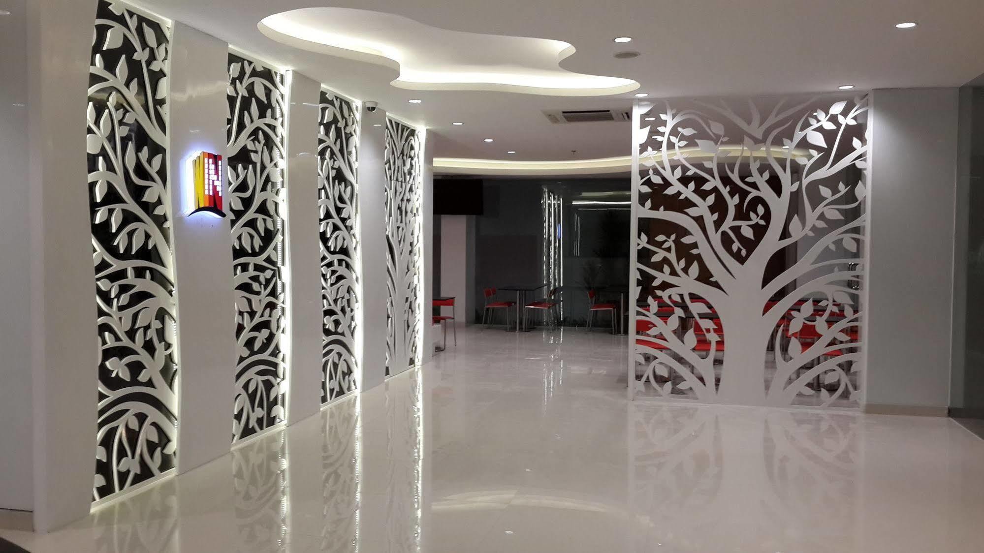 The Win Hotel Surabaya Exterior photo