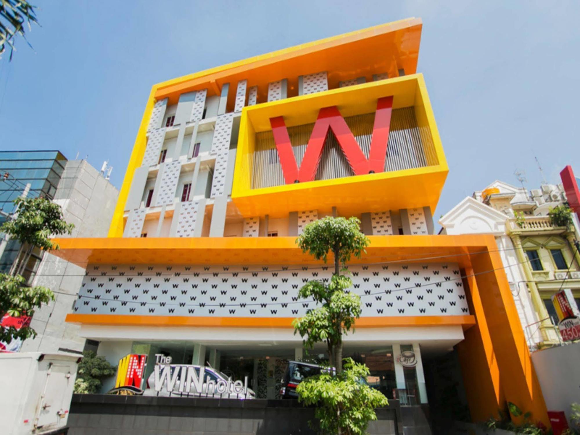 The Win Hotel Surabaya Exterior photo