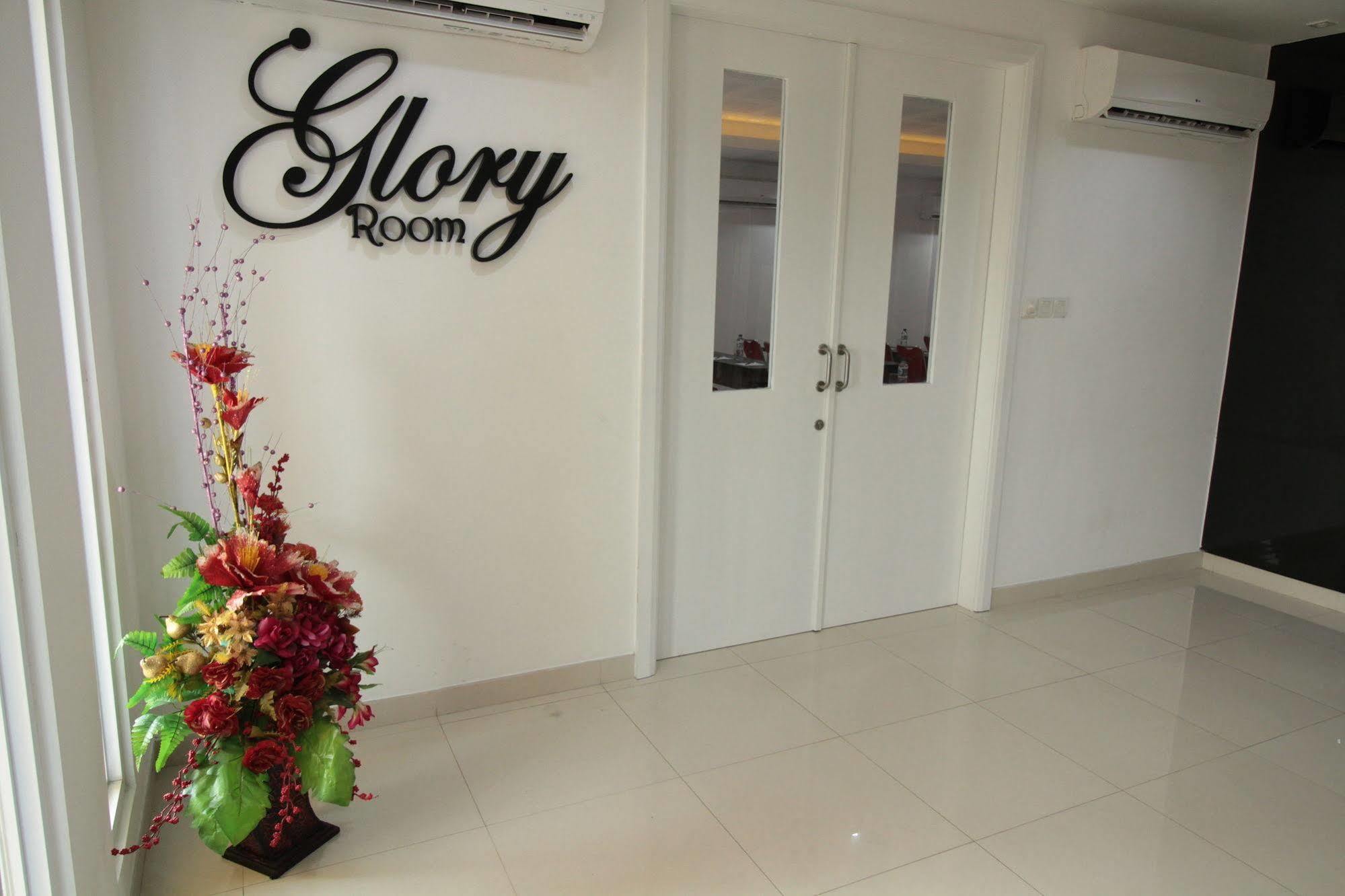 The Win Hotel Surabaya Exterior photo