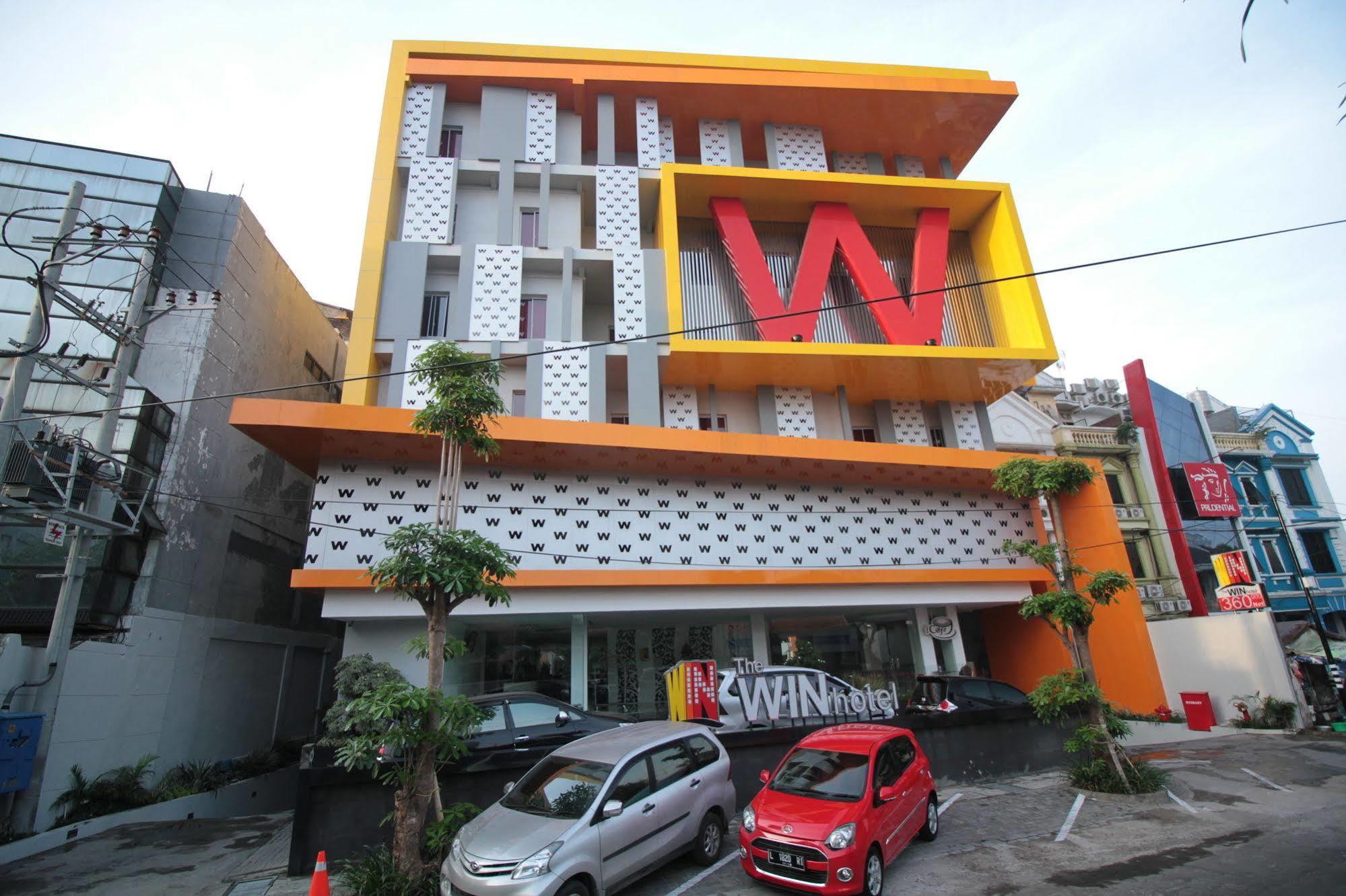 The Win Hotel Surabaya Exterior photo