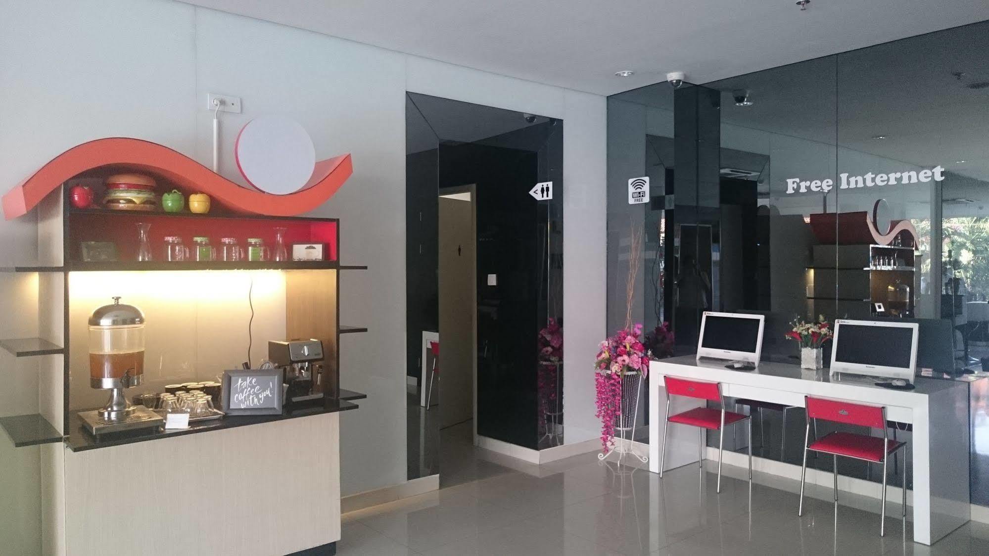 The Win Hotel Surabaya Exterior photo